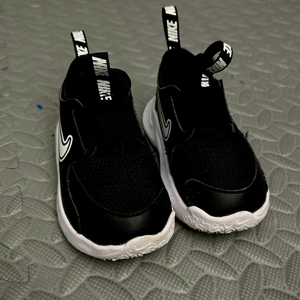 Nike, Toddler, white and black size 5c